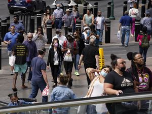 Corona Naik, Warga AS yang Sudah Divaksin Diminta Tetap Pakai Masker