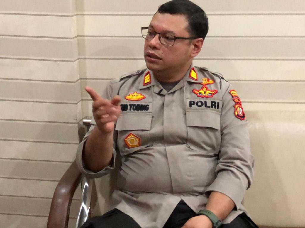 Polisi Tepis Isu Keluarga Adam Ibrahim Perekayasa Babi Ngepet Diusir Warga Polisi Tepis Isu Keluarga Adam Ibrahim Perekayasa Babi Ngepet Diusir Warga