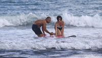 Ngabuburit Sambil Asik Belajar Surfing di Pantai Canggu