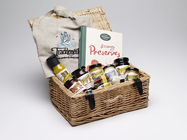 Mengirimkan bahan makanan merupakan salah satu cara memberikan fasilitan untuk orang-orang tersayang agar selalu menjaga asupan nutrisi.