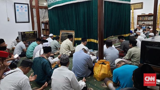 Berburu Lailatul Qodar di Masjid Keramat Luar Batang