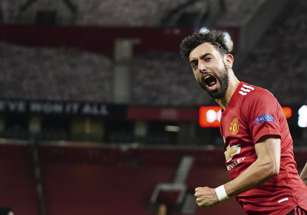 Manchester United's Bruno Fernandes celebrates after scoring his side's fourth goal during the Europa League semi final, first leg soccer match between Manchester United and Roma at Old Trafford in Manchester, England, Thursday, April 29, 2021. (AP Photo/Jon Super)