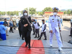 Hujan Tangis Warnai Tabur Bunga KRI Nanggala-402, Bupati Ipuk Ikut Berduka