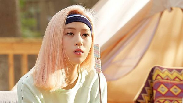 Cantiknya Ryujin ITZY Saat Pemotretan Bareng Es Krim hingga Marshmallow