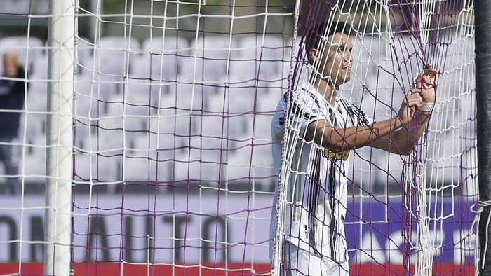 FLORENCE, ITALY - APRIL 25: Cristiano Ronaldo of Juventus reacts during the Serie A match between ACF Fiorentina and Juventus at Stadio Artemio Franchi on April 25, 2021 in Florence, Italy. Sporting stadiums around Italy remain under strict restrictions due to the Coronavirus Pandemic as Government social distancing laws prohibit fans inside venues resulting in games being played behind closed doors.  (Photo by Gabriele Maltinti/Getty Images)