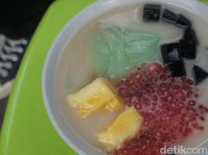 Cukup Rp 5 Ribu Bisa Berbuka dengan Es Jaipong yang Segar Manis Cukup Rp 5 Ribu Bisa Berbuka dengan Es Jaipong yang Segar Manis