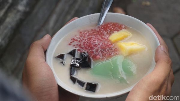 Suegerrr! Buka Puasa Pakai Es Jaipong Warna-warni