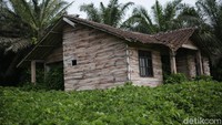 Deretan Rumah Rusak di Bakal Lokasi Bukit Algoritma