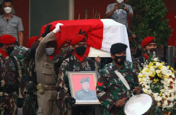 Foto Populer Sepekan: Persija Juara-KRI Nanggala Ditemukan