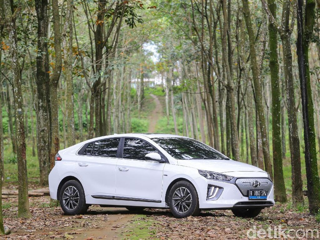 Gaspol Uji Ketangguhan Mobil Listrik Hyundai Jakarta-Bali