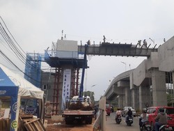 Girder JPO Flyover Tapal Kuda Lenteng Agung Telah Terpasang
