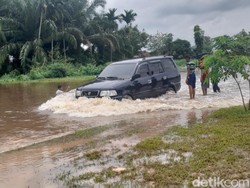 Hujan Deras-Sungai Siak Meluap, Permukiman dan Jalan di Pekanbaru Banjir