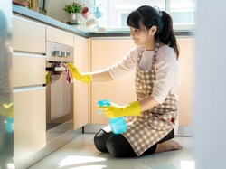 Cuma Modal Soda Kue, Rak Oven Gosong Bisa Kinclong Lagi