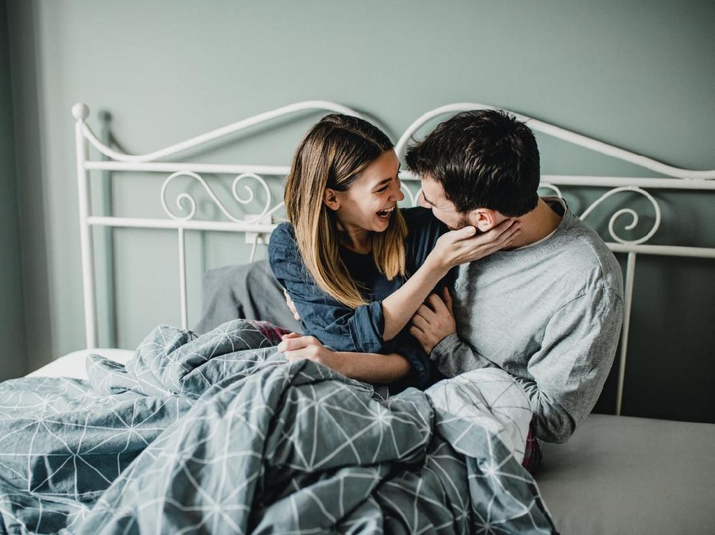 5 Tips Foreplay, Pemanasan yang Bikin Pasangan Meleleh Saat Bercinta 5 Tips Foreplay, Pemanasan yang Bikin Pasangan Meleleh Saat Bercinta