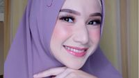 Seperti Istri Baru UAS, Wanita Cantik Ini Juga Dinikahi Ustaz di Usia 19