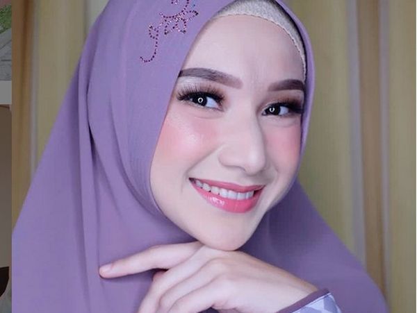 Seperti Istri Baru UAS, Wanita Cantik Ini Juga Dinikahi Ustaz di Usia 19