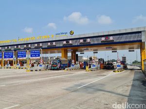 Suasana Tol Cikampek-Jalur Tikus Jakarta Arah Jabar Jelang Larangan Mudik Suasana Tol Cikampek-Jalur Tikus Jakarta Arah Jabar Jelang Larangan Mudik