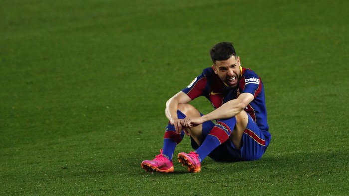 Barcelonas Jordi Alba gestures end of the Spanish La Liga soccer match between FC Barcelona and Granada at the Camp Nou stadium in Barcelona, Spain, Thursday, April 29, 2021. (AP Photo/Joan Monfort)