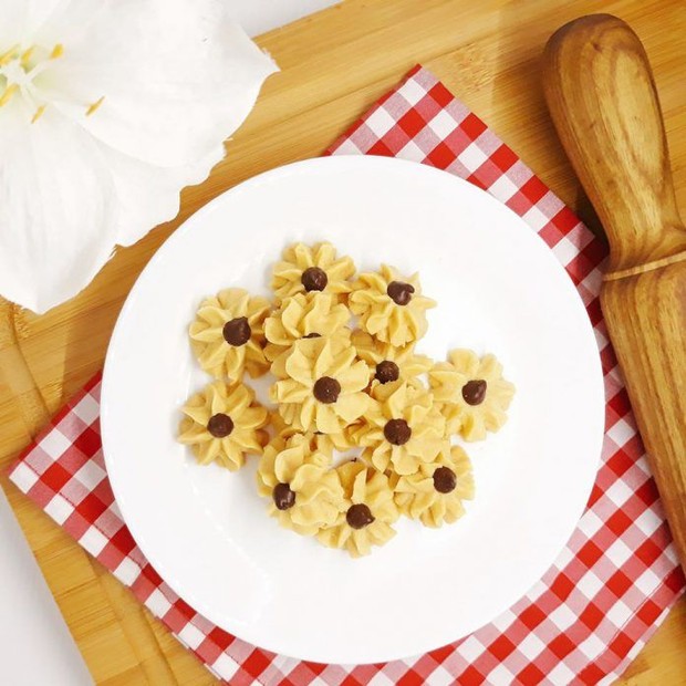 Kue semprit/Sumber/Pinterest/Langsungenak Kue semprit