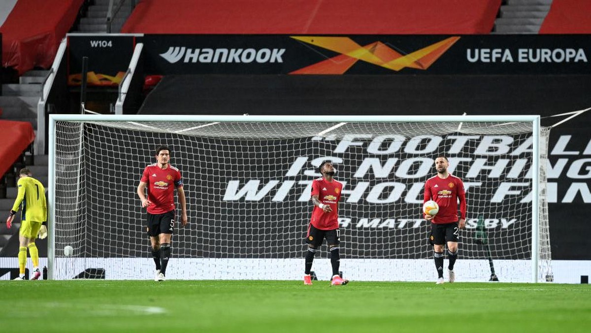 Manchester United kebobolan saat melawan AS Roma karena blunder seperti di level junior. (Foto: Getty Images/Michael Regan)