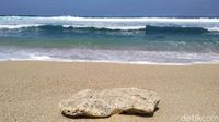 Pantai Pasetran Gondo Mayit, Destinasi Wisata Mistis di Blitar Selatan
