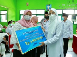 Ribuan Guru PAUD Dapat Insentif, Bupati Ipuk Sebut Tak Sebanding dengan Jasanya