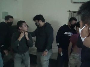 Begal di Makassar Dibekuk Saat Pesta Seks di Hotel