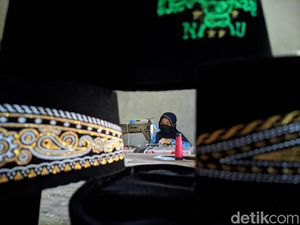 Perjuangan Perajin Peci Bertahan di Tengah Pandemi Perjuangan Perajin Peci Bertahan di Tengah Pandemi