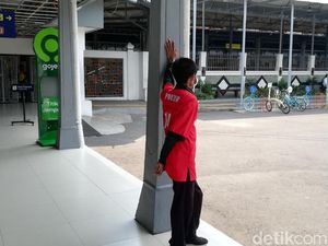 Nelangsa Para Porter di Stasiun Balapan Solo di Tengah Larangan Mudik