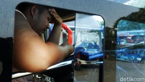 Duh Kasihan Potret Lesu Sopir Bus yang Terdampak Larangan Mudik