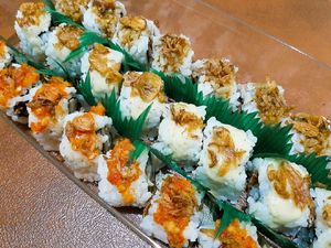 Buka Puasa dengan Donat Es Teler dan Sushi Ayam Balado