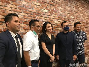 Damai! Akhirnya Dedy Susanto Terima Permintaan Maaf Revina VT Damai! Akhirnya Dedy Susanto Terima Permintaan Maaf Revina VT
