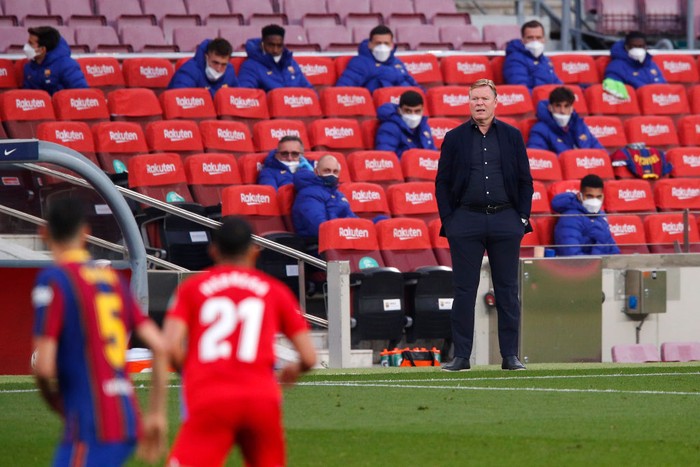 BARCELONA, SPAIN - APRIL 29: Ronald Koeman, Head coach of FC Barcelona looks on during the La Liga Santander match between FC Barcelona and Granada CF at Camp Nou on April 29, 2021 in Barcelona, Spain. Sporting stadiums around Spain remain under strict restrictions due to the Coronavirus Pandemic as Government social distancing laws prohibit fans inside venues resulting in games being played behind closed doors. (Photo by Eric Alonso/Getty Images)