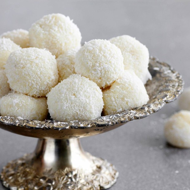 White Choco Ball/Sumber/Pinterest/Kosher. White Choco Ball.