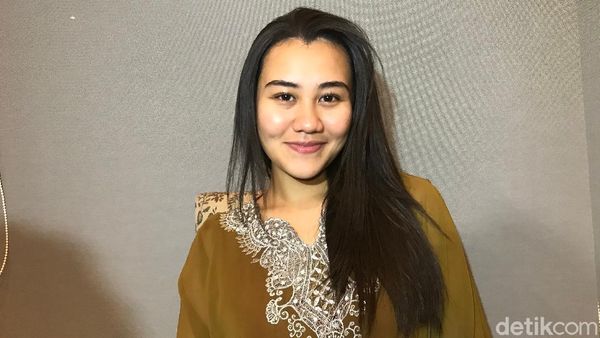 Kece Badai! Gaya Aaliyah Massaid Main Golf