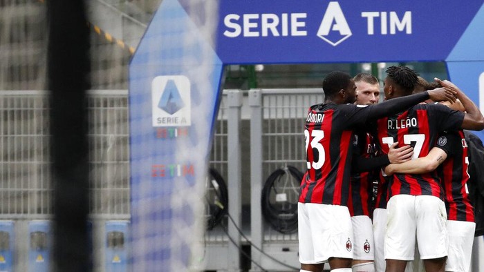 AC Milans Hakan Calhanoglu celebrates with teammates after scoring his sides opening goal during the Serie A soccer match between AC Milan and Sassuolo at the San Siro stadium, in Milan, Italy, Wednesday, April 21, 2021. (AP Photo/Antonio Calanni)