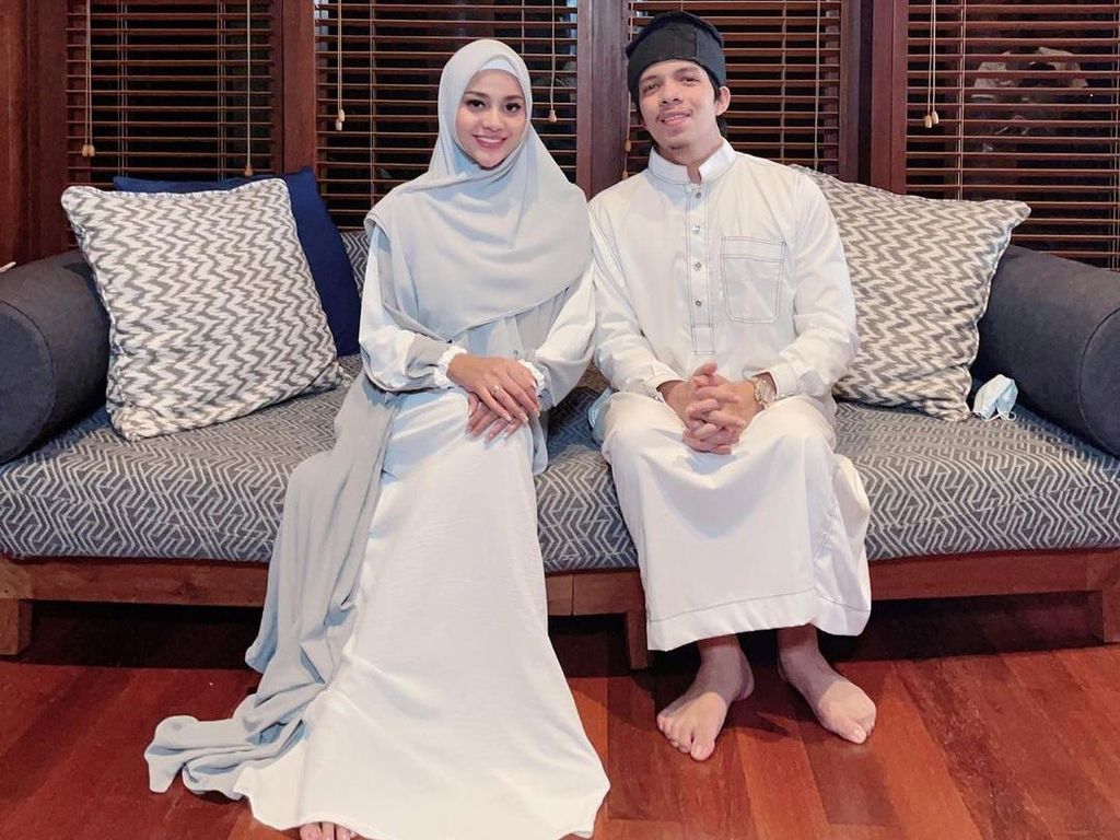 Aurel Hermansyah dan 7 Artis yang Keguguran di Kehamilan Pertama Aurel Hermansyah dan 7 Artis yang Keguguran di Kehamilan Pertama
