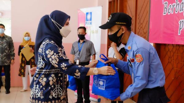 Berbagi Rejeki di Bulan Suci