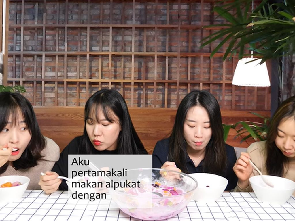 5 Orang Korea Cicip Es Buah hingga Es Pisang Ijo, Ini Komentarnya 5 Orang Korea Cicip Es Buah hingga Es Pisang Ijo, Ini Komentarnya