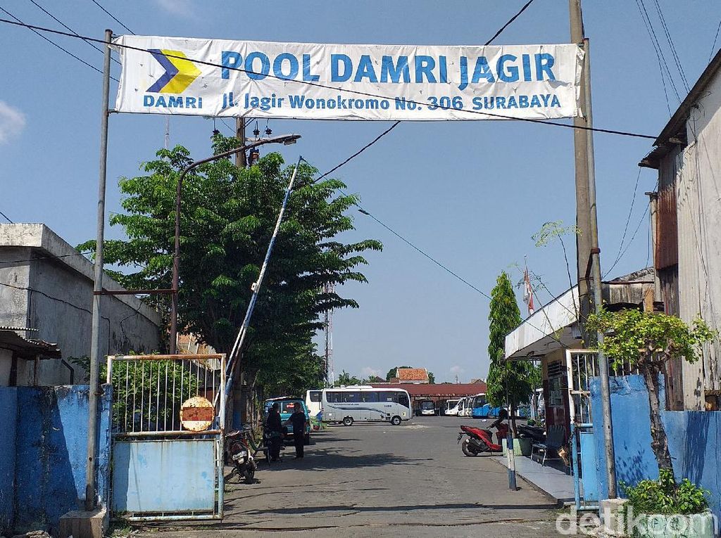 Gaji Tak Dibayar Penuh, Ratusan Karyawan Damri di Surabaya Ancam Mogok Kerja Gaji Tak Dibayar Penuh, Ratusan Karyawan Damri di Surabaya Ancam Mogok Kerja