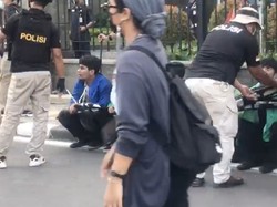Demo Buruh, Sejumlah Remaja Diamankan Polisi di Patung Kuda!