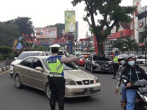 Dua Jam Ganjil Genap Kota Bogor Diberlakukan, Ribuan Kendaraan Diputar Balik Dua Jam Ganjil Genap Kota Bogor Diberlakukan, Ribuan Kendaraan Diputar Balik