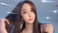 10 Foto Penyanyi Transgender Korea, Saking Cantiknya Didekati 100 Artis Pria
