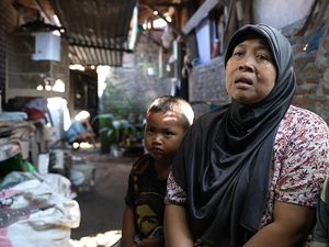 Rumah Reyot Akan Disulap Jadi Bagus, Ibu Asal Solo Ini Menangis Sedu