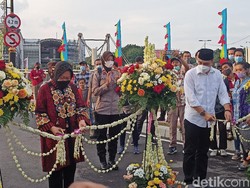 Ketika Impian Risma Terwujud Saat Resmikan Jembatan dan Terminal Joyoboyo