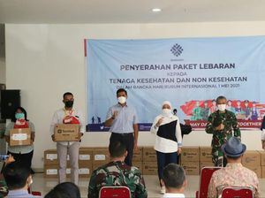 Menaker Serahkan 3.200 Paket Lebaran ke Pekerja Medis di Wisma Atlet