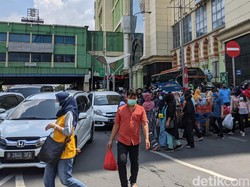 Lalin-Pintu Masuk Tanah Abang Diberlakukan Buka Tutup Cegah Kerumunan