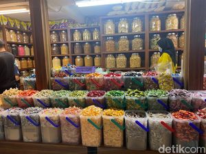 Berburu Kue Lebaran di Pasar Mayestik