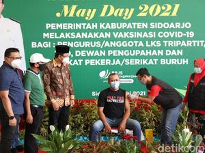 Nggak Demo, Buruh di Sidoarjo Lakukan Vaksinasi di May Day Nggak Demo, Buruh di Sidoarjo Lakukan Vaksinasi di May Day