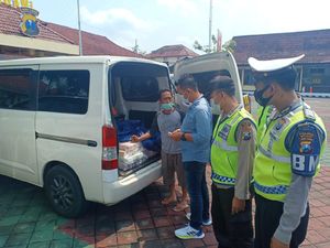 Mobil Angkut Rp 2,1 Miliar Diamankan di Exit Tol Ngawi, Itu Uang Apa? Mobil Angkut Rp 2,1 Miliar Diamankan di Exit Tol Ngawi, Itu Uang Apa?